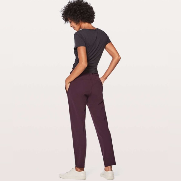 LULULEMON ON THE FLY PANTS SIZE 2 ❌ BLACK CHERRY OR DEEP PLUM SEE PICTURES - Picture 2 of 11